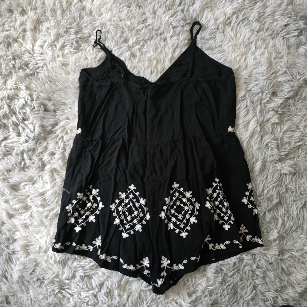 Forever 21 Black and White Embroidered Romper - Size Small - Picture 2 of 3